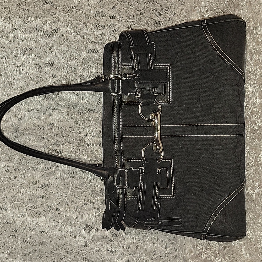 Coach: Black Handbag